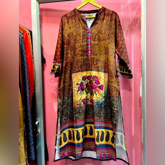 Straight kurti - Picture 2 of 3